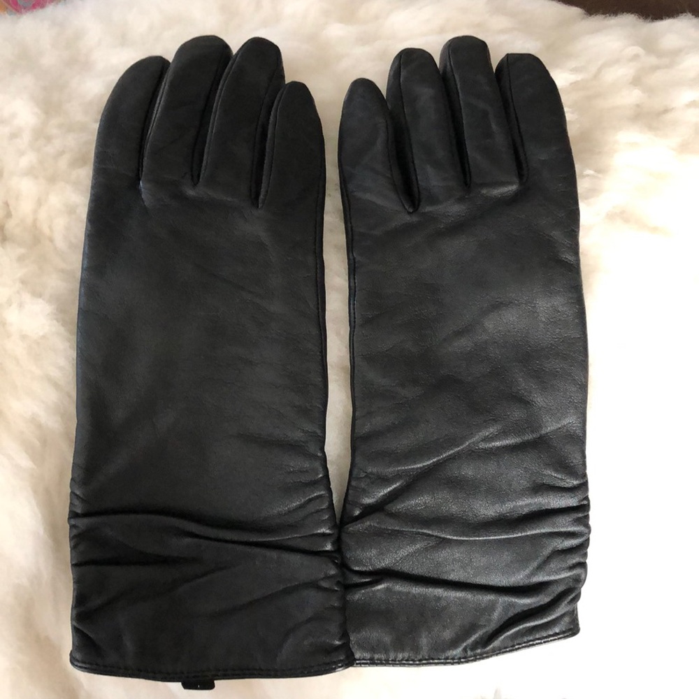 Black leather gloves size medium